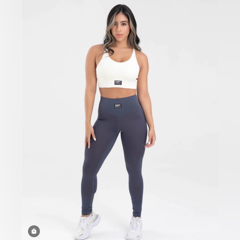 Legging’s Essentials - Picture 2 of 3